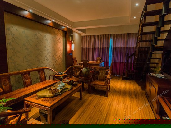 尊享豪华复式套房（双卫生间）