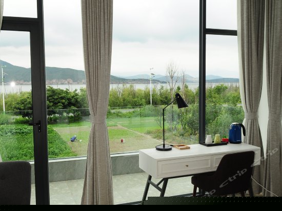 高级海景阳台大床房