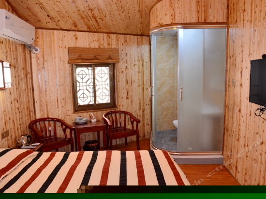 二楼景观豪华木屋双床间