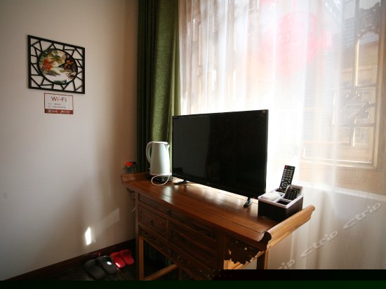 情侣鸳鸯古典床中床房