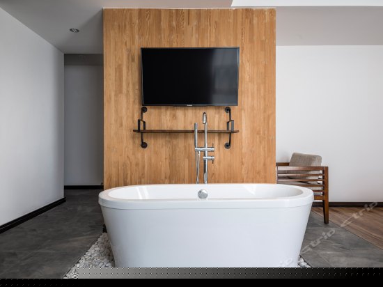 主题浴缸大床房