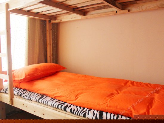 男生四人间(床位)