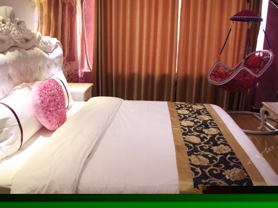 时尚情侣大床房