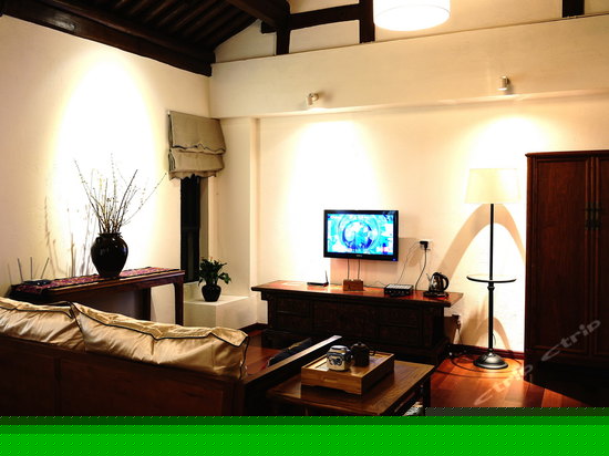 龙泉海景山景大床套房