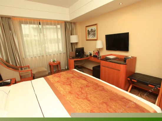 豪华单人欧式园景大床房