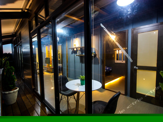 摩登工业六人房