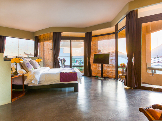 玉龙雪山全景房