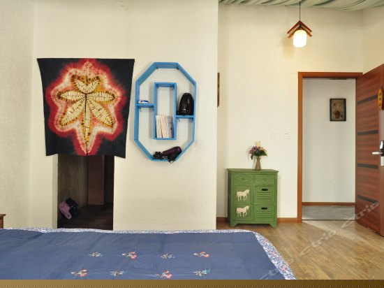 雨果 b204法式浪漫榻榻米大床房