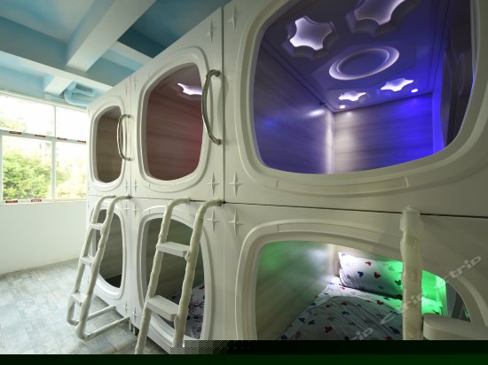 舒适太空舱竖舱六人间