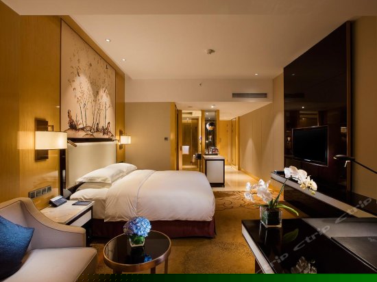 豪华江景大床房