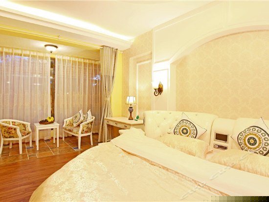 林荫海景蜜月房