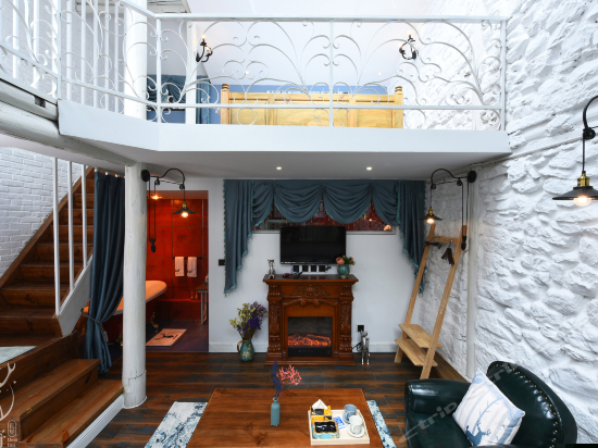 鹿柒复式侯月大床房