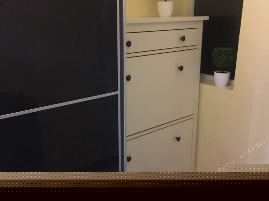 紧邻恭王府后海南锣鼓巷胡同四合院复式温馨二卧室