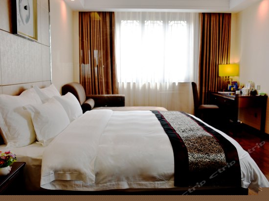豪华大床房