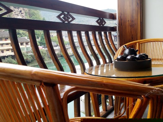 浪漫河景大床房