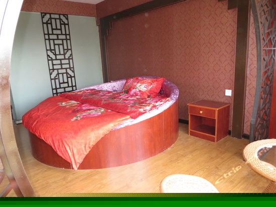 江景蜜月圆床房