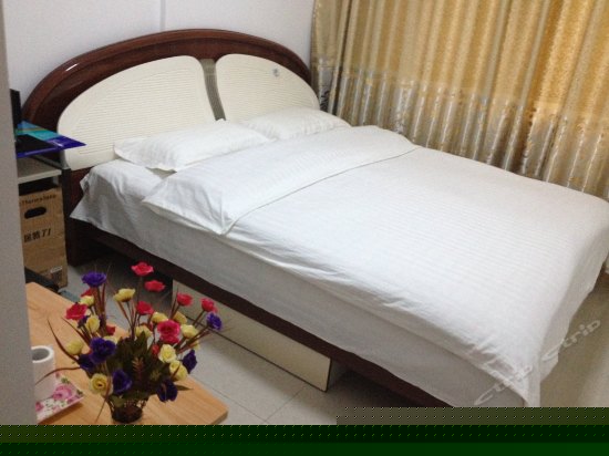 豪华情侣电脑大床房