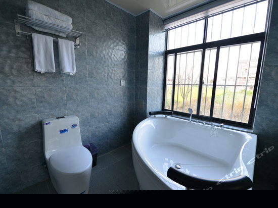 独卫双人浴缸大床房