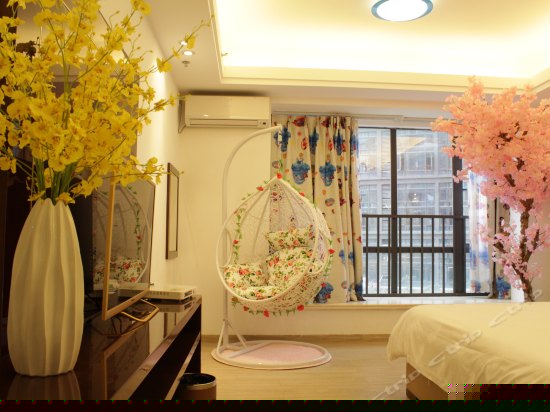 浪漫樱花主题大床房