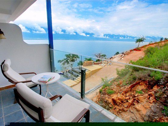 侧面海景豪华大床房