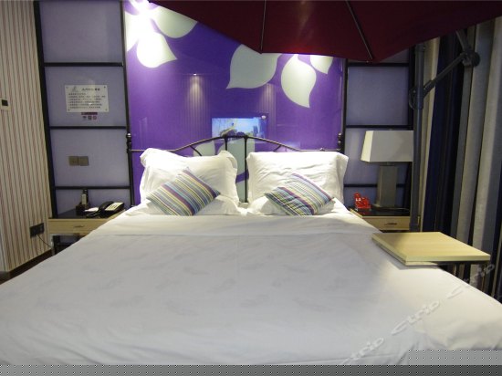 时尚大床房