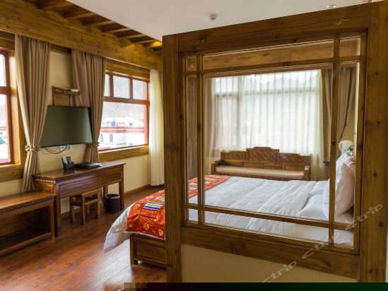 庄园院景豪华阁大床房
