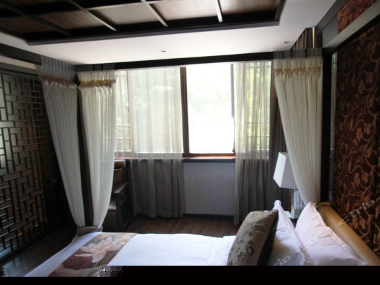 禅意套房（带阳光书房)