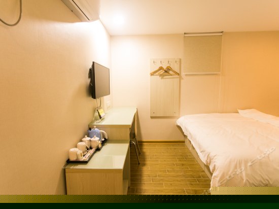 经济大床房(无窗)