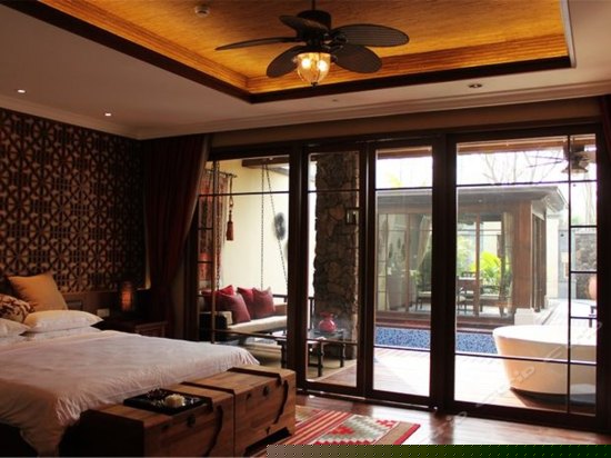 庭院式豪华套房（无窗）