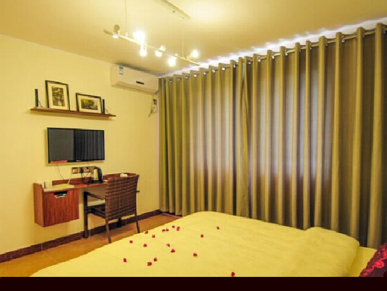 豪华园景大床房