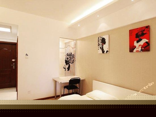 时尚温馨大床房