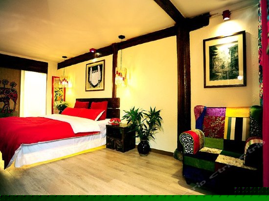 古城初芒豪华纳西大床房