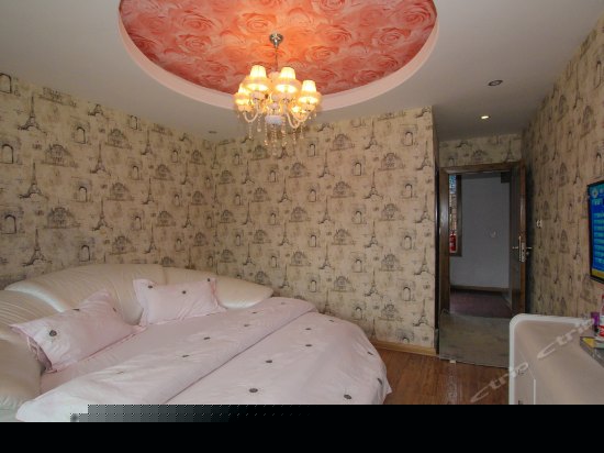 江景阳台圆床房