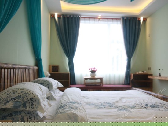 阳光蜜月大床房