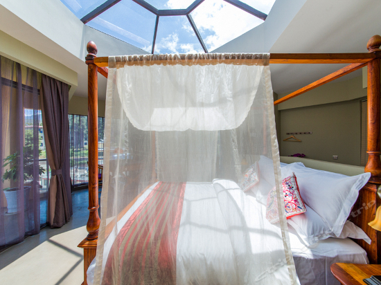 湖畔雪山全景房