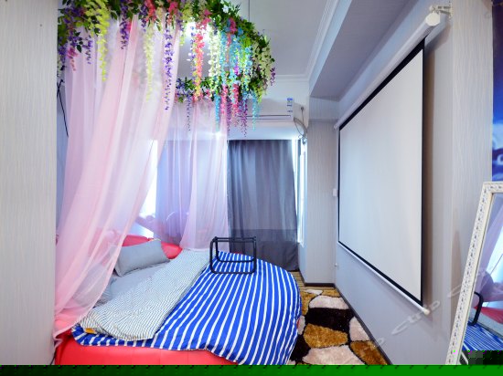 龙猫浪漫主题影院房