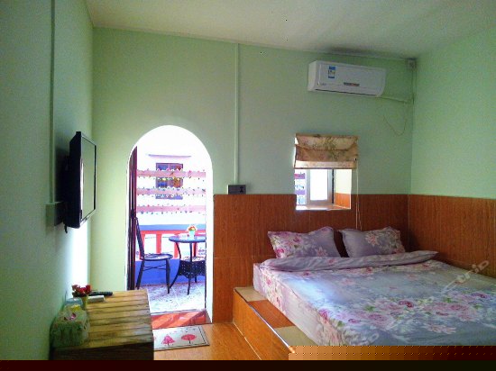 榻榻米阳台大床房