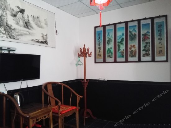 豪华龙凤土炕三人间