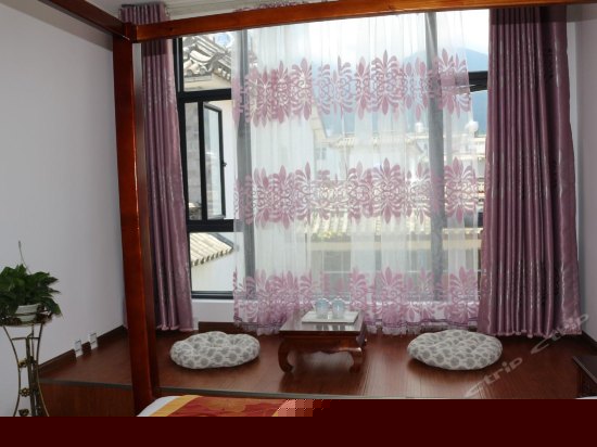 阳光榻榻米大床房