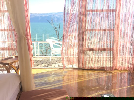 270°豪华海景泰式303号大床房