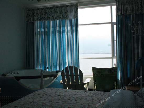 普通海景大床房