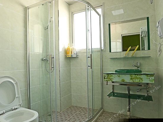 温馨阳光家庭房