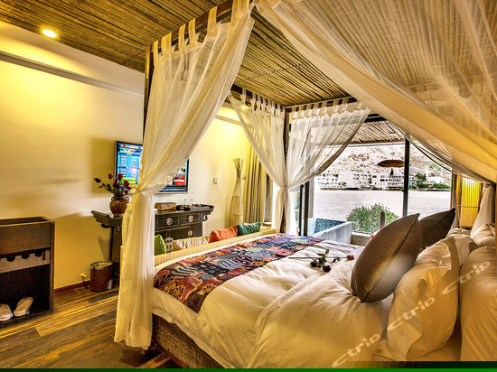 豪华海景大床房