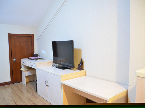 经济大床房（无窗）