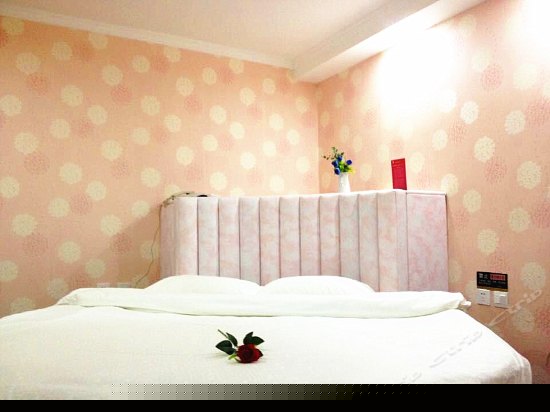 圆床情侣主题房(无窗)