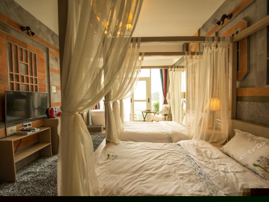 正面180°临水阳台海景标准房