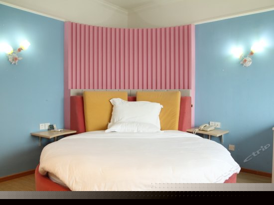 星座情侣圆床房