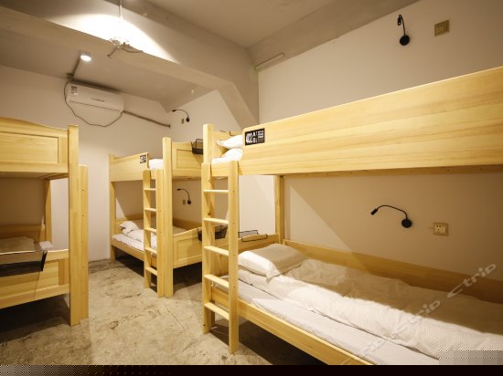 男生六人间(床位房)