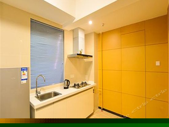 温馨蜜月大床房