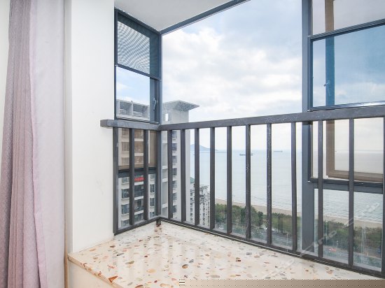 正面海景三房两厅